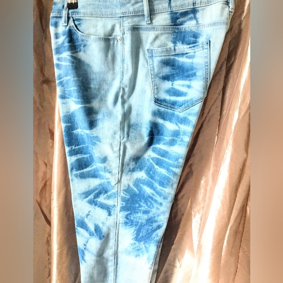 J Jill Denim - Cropped Tie Dyed Jeans - 12P - Picture 3 of 11